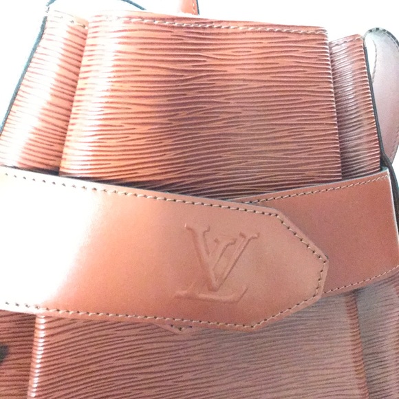 Authentic Louis Vuitton Sakkudepuro Epi Bucket Bag - Picture 5 of 8